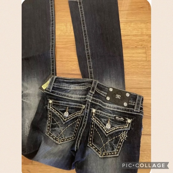 NWT Miss Me Jeans Signature Rise Boot Dark
Embellished Sz 26 - Picture 2 of 12